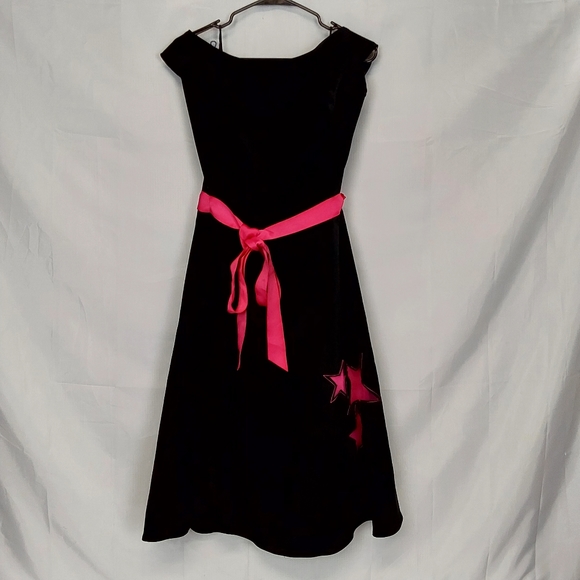 COPY - Torrid Vintage 90's Black and Pink Star Dress - Picture 2 of 11